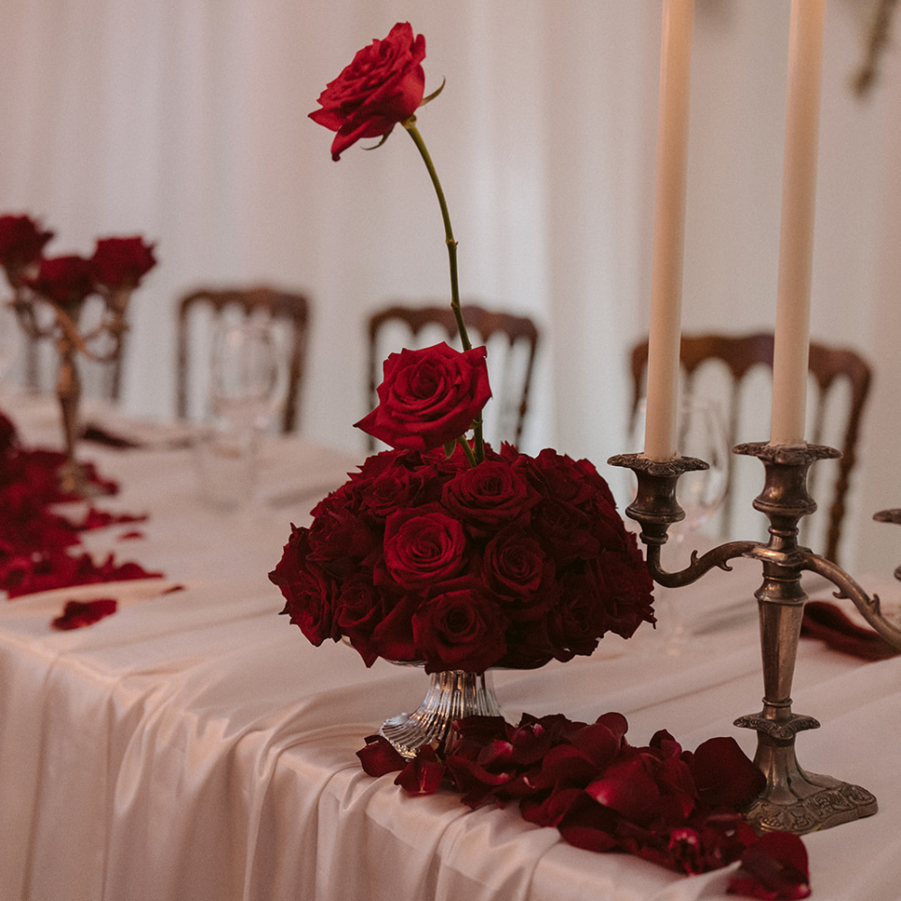 Red rose wedding table decoration
