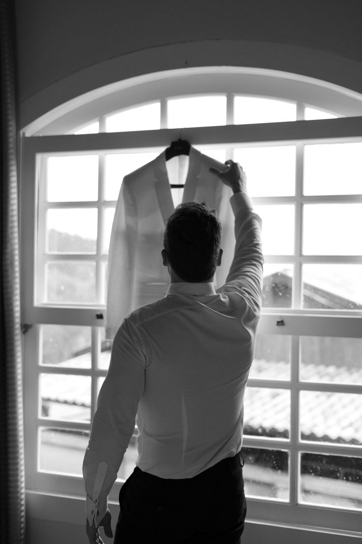 The Groom’s Guide to the Weeks Leading Up to Your Wedding